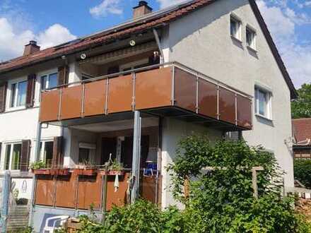 Geschmackvolle Wohnung mit drei Zimmern sowie Balkon und Einbauküche in Biberach