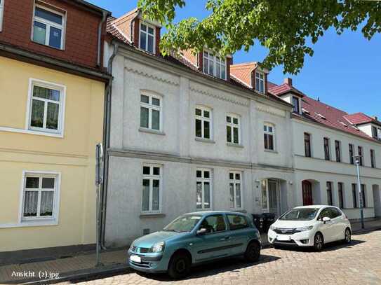 BUSCH-IMMOBILIEN ~ Geräumige Etagenwohnung mit Einbauküche & Hofnutzung!