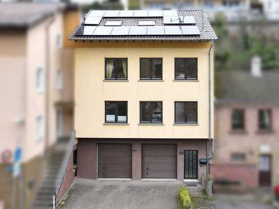 Gepflegtes Reihenmittelhaus in Hanglage mit zwei Wohneinheiten und neuer Photovoltaikanlage