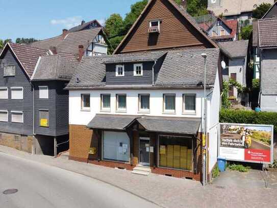 Kleines Haus mit Gewerbe im Zentrum von Hatzfeld