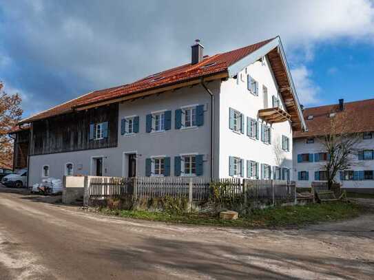 Zweigeschossige Wohnung im sanierten Bauernhof mit Garten und moderner Ausstattung