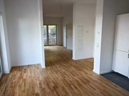 2-Zimmer Neubau-Wohnung inkl. Küche mit großer Terrasse und Gartenanteil zum Erstbezug (WE122-00/01)