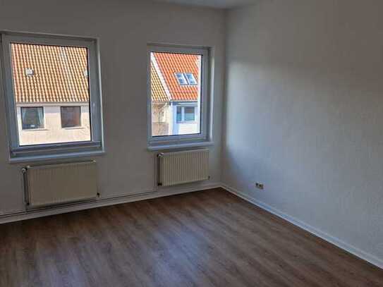 Schöne und sanierte 3-Raum-Wohnung mit Balkon in Hannover