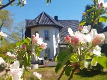 PROVISIONSFREI und bezugsfertig: Wunderschönes Turmhaus im Herzen von Schöneiche