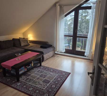 Helle und ruhige Dachgeschosswohnung in Ramersdorf mit Balkon, Küche und Bad unweit Ottobrunner Str.