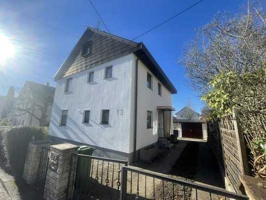 Erstbezug nach Sanierung mit Einbauküche: freundliches Haus mit acht Zimmern in Ditzingen