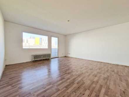 Schöne, bezugsfreie 4-Zi.-Whg. mit gr. Balkon, Gäste-WC, TG-Stellplatz, Fahrstuhl in saniertem Haus