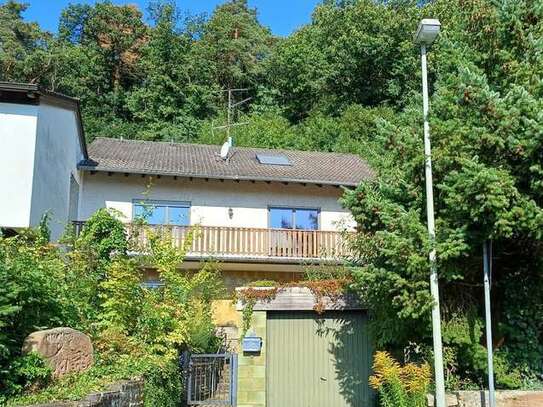 Großes Einfamilienhaus mit Dachapartment in bester Haardt-Waldrandlage mit Fernblick