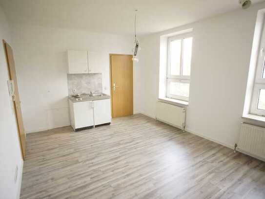 +++ saniertes Apartment mit Einbauküche in zentraler Lage für 313€ warm incl. PKW-Stellplatz +++