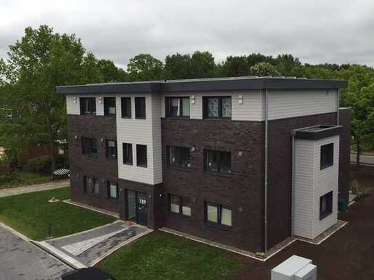 Geräumige und gepflegte 2-Zimmer-DG-Wohnung mit großer Loggia und Carport in Winsen (Roydorf)