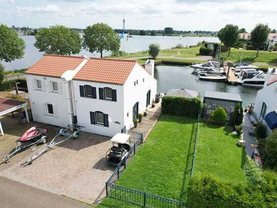 Ferienhaus mit Bootsanleger und Seeblick in Roermond (Holland-Oolderhuuske) inkl. Boot zu verkaufen