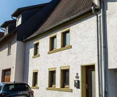 Kleines altes Reihenmittelhaus mit Innenhof im Ortskern von Dieburg