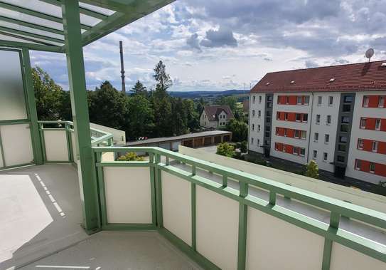 Etagen-Wohnung mit rießigem Balkon!!