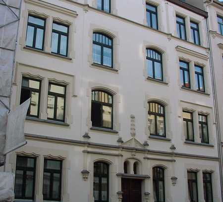 Schicke Dachgeschosswohnung mit Loggia