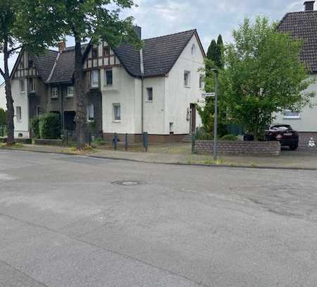 Einfamilienhaus ( Reiheneckhaus )in Gelsenkirchen-Buer mit 2 Außen Stellplätze und Garten