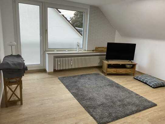 Sehr schöne und geräumige 3-Raum-Wohnung mit Balkon + ausgebautem Dachboden in MH-Broich