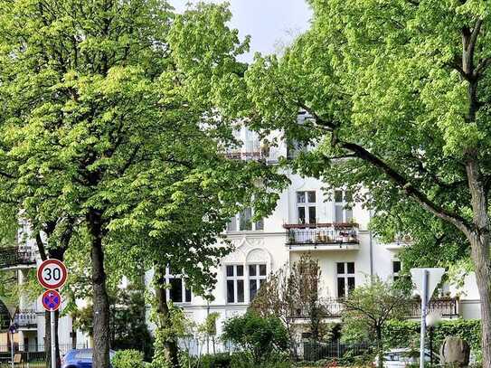 Klassische Altbauwohnung mit Balkon in guter Lage von Lichterfelde