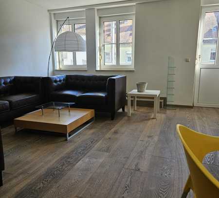 Zentral und ruhig gelegen- sonnig und helle möblierte Wohnung mit überdachter Loggia