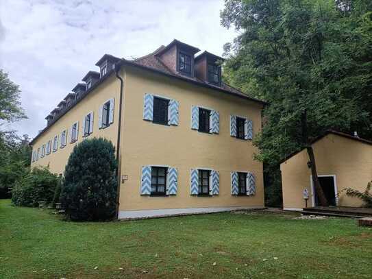 Einzigartige Wohnung im historischen Schlössl