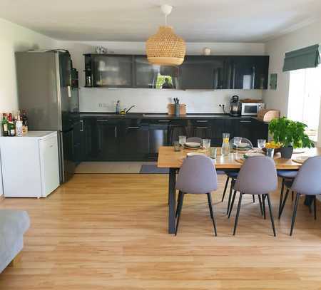 Großzügige 4-Zimmer-Wohnung mit 100 qm Wohnfläche und 150 qm Garten, Nähe von Ammersee & München