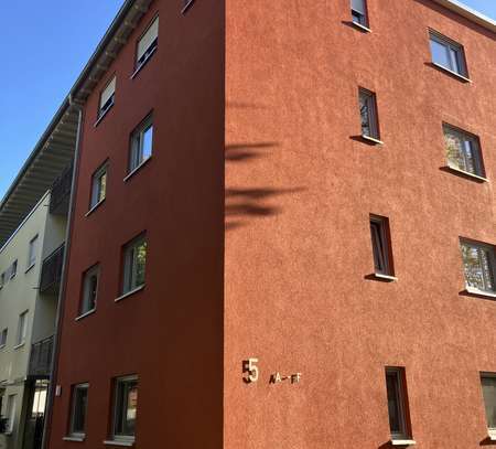 Attraktive 3-Zimmer-DG-Wohnung mit Einbauküche, Dachterrasse und TG-Stellplatz in Karlsruhe / Grün