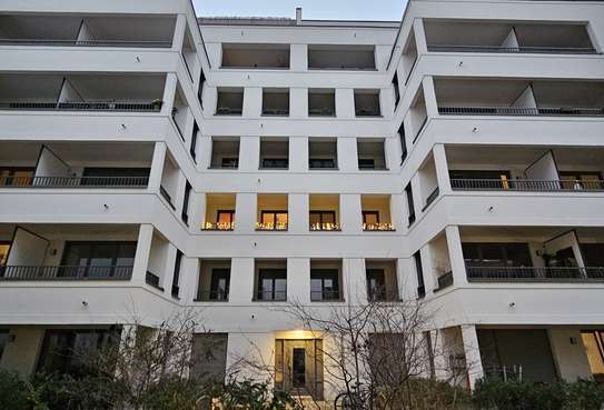 Apartment im Neubau mit Süd-Balkon komplett eingerichtet in Berlin Wilmersdorf