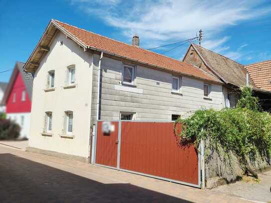 Einfamilienhaus mit Gewerbeeinheit, Scheune und großzügigem Garten