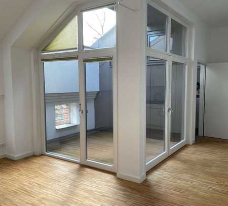 Exklusive Dachgeschoss Wohnung 2 Zi. mit innenliegender Terrasse in Pfingstbergnähe