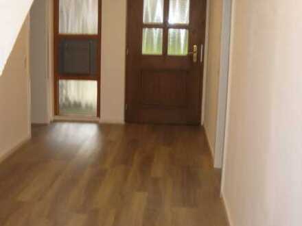 Neuwertige Wohnung mit zwei Zimmern und Einbauküche in Wangen