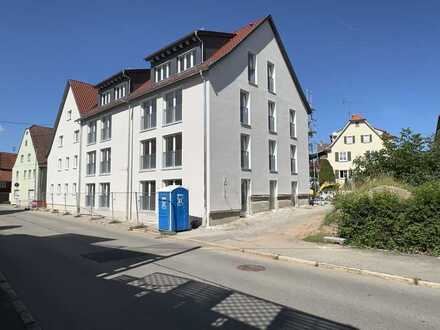 Neubau-Erstbezug: 3,5-Zimmerwohnung im 2. OG mit Aufzug, inklusive EBK