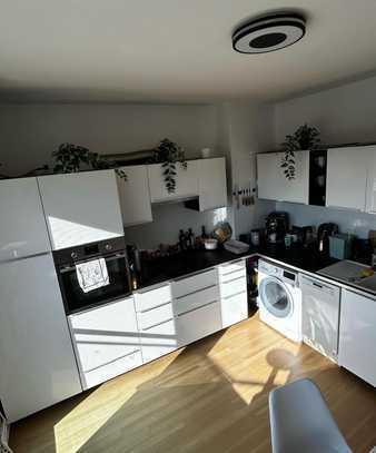 Teilmöblierte Wohnung mit Küche & Balkon in TOP Lage