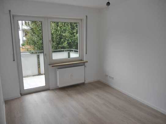 helle 3-Zimmer-Wohnung mit Balkon in Frankfurt Sossenheim