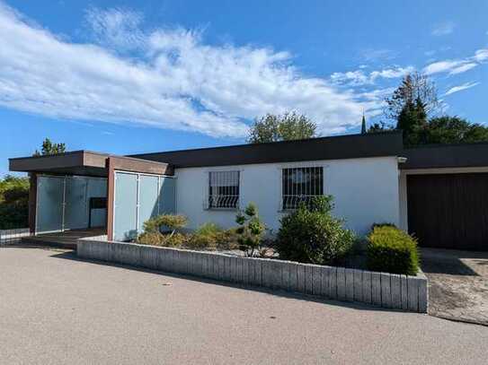 Einzigartige Gelegenheit: Großzügiger Bungalow mit ausgebautem Keller, und eigener Bar