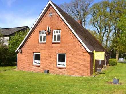 Wohnhaus - ebenerdiges Wohnen, Garage, Schuppen