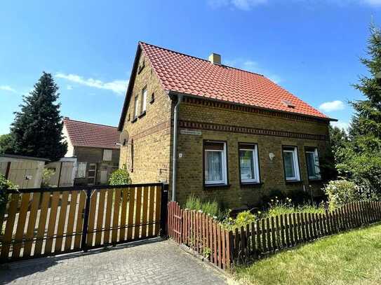 Charmantes, freistehendes Einfamilienhaus mit großzügigem Gartengrundstück in Schköna