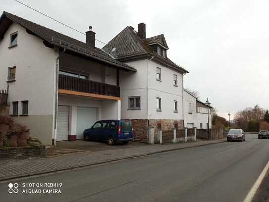 Großes Einfamilienhaus im Ortskern von Hillscheid mit großem Garten