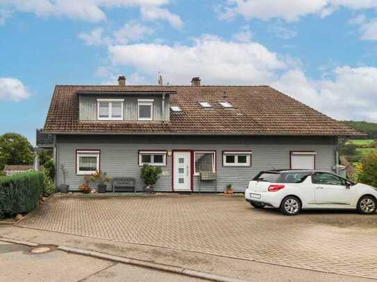 Schöne Wohnung mit überdachter Terrasse + Garten (Sondernutzungsrecht) und Stellplatz