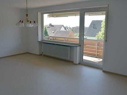 Vollständig renovierte Wohnung mit drei Zimmern und Balkon in Schönwald