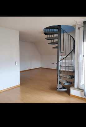 Freundliche 2,5-Zimmer-DG-Wohnung mit Einbauküche in Pforzheim