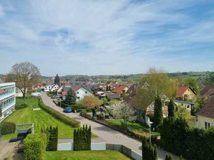 Erstbezug nach Sanierung 3,5-Zimmer-DG-Wohnung mit Balkon und EBK