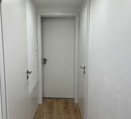 Stilvolle 1-Zimmer-Souterrain-Wohnung (Neubau) in München Untermenzing