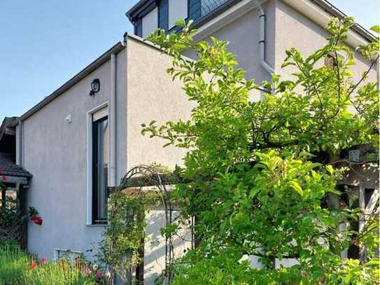 Schönes Einfamilienhaus mit Einliegerwohnung & Traumgarten in GE-Erle