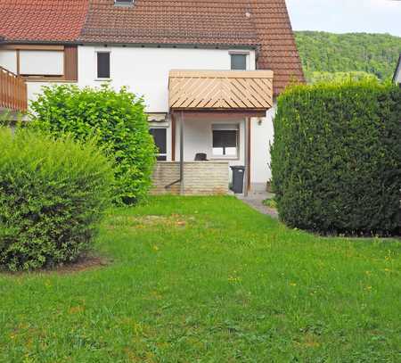 Gepflegtes Zweifamilienhaus mit schönem Garten idyllischer Wohnlage