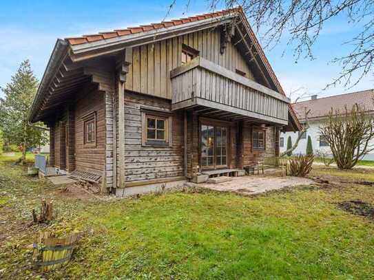 Charmantes Holzblockhaus mit schönem Garten in Dobel