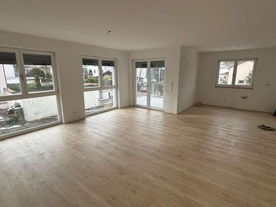 Ab 16.01.2025 * 4-Zimmer-Wohnung OG mit Balkon u. Garten * NEUBAU