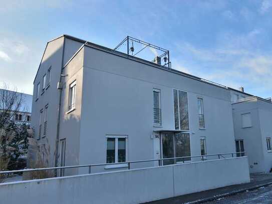 Schöne 2-Zimmer-Wohnung (rechts) mit Dachterrasse am Ulmer Galgenberg