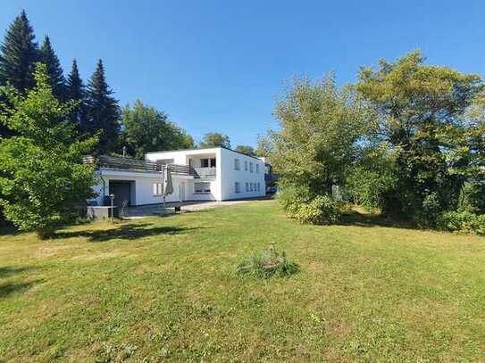 Weitläufiges 1-2 Familienhaus mit herrlichem Ausblick und Privatsphäre