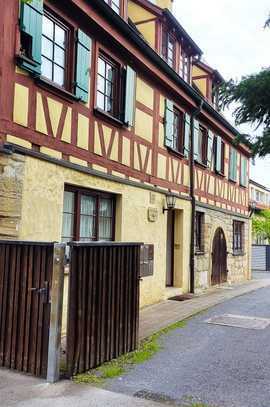 Eine besondere 2 Zimmer Dachgeschoss Wohnung in Stuttgart Weilimdorf zu vermieten in