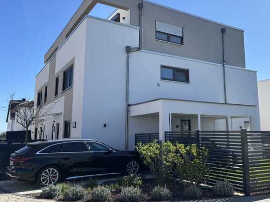 BABENHAUSEN: Exklusive moderne und großzügige Doppelhaushälfte auf hohem energetischem Niveau!