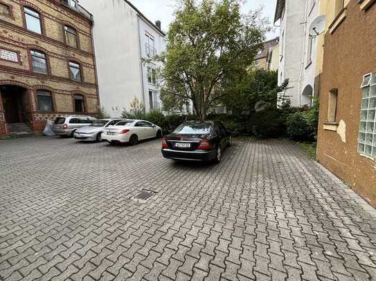 Aussenstellplatz in Wiesbaden -Nähe Taunusstr. zu vermieten !!